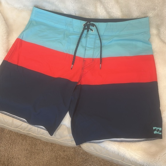 Nwot. Men’s Billabong swim trunks - Picture 3 of 9